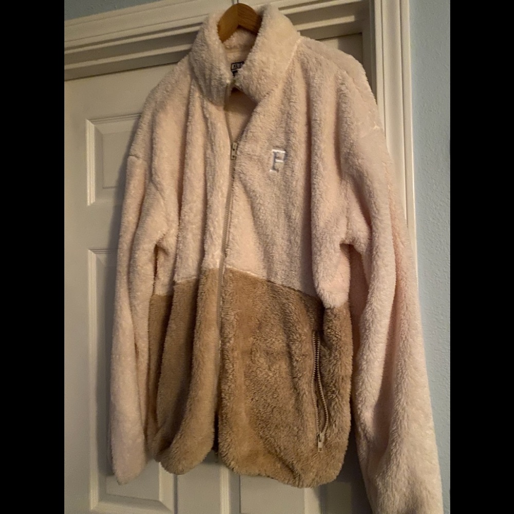 Super adorable Portland Gear Sherpa top
